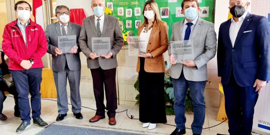 CEBAT Recibe Placa Como Liceo Bicentenario - DEM TOMÉ